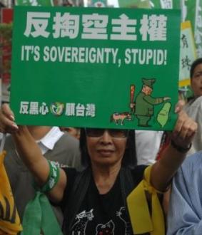 3502817221-tens-thousands-join-anti-china-rally-taiwan.jpg