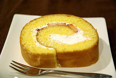 中尾清月堂の純生ロールケーキ