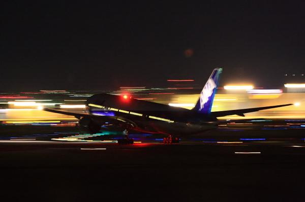 ANA B777-381 NH38@伊丹スカイパーク（by 40D with EF100-400&三脚）
